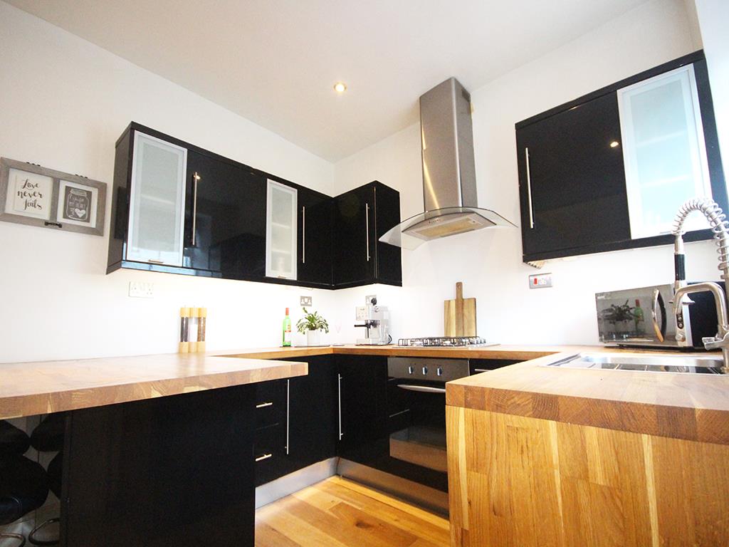 2 bedroom mid terrace house For Sale in Burnley - IMG_1111.jpg